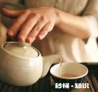 茶如隐逸，明月在肩是什么意思