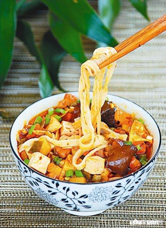 吃面条加蒜瓣，为什么?你会加吗