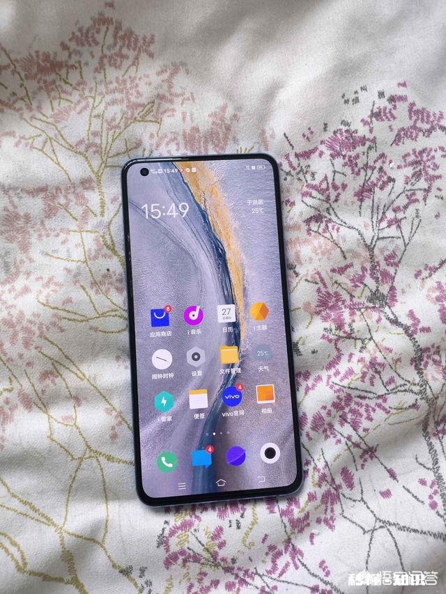 身边好多人都买了iQOO 5,这手机到底有哪些优势