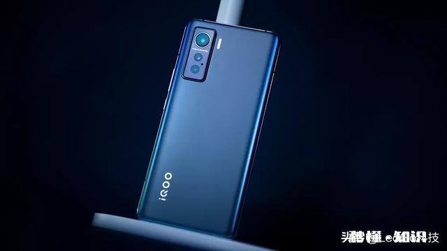 身边好多人都买了iQOO 5,这手机到底有哪些优势