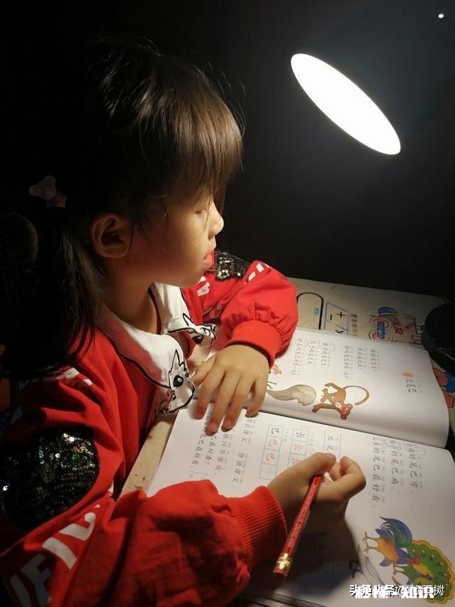 六年级学生三门功课天天做都凌晨一点两点怎么办