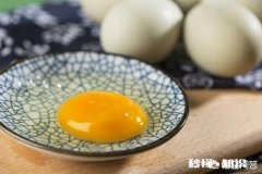 三岁宝宝每天早上吃一颗煮鸡蛋可以引起便秘吗