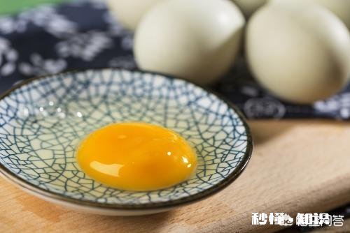 三岁宝宝每天早上吃一颗煮鸡蛋可以引起便秘吗