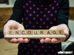 孩子今年5岁，胆子很小，遇事总想着往后退，应该怎样鼓励TA