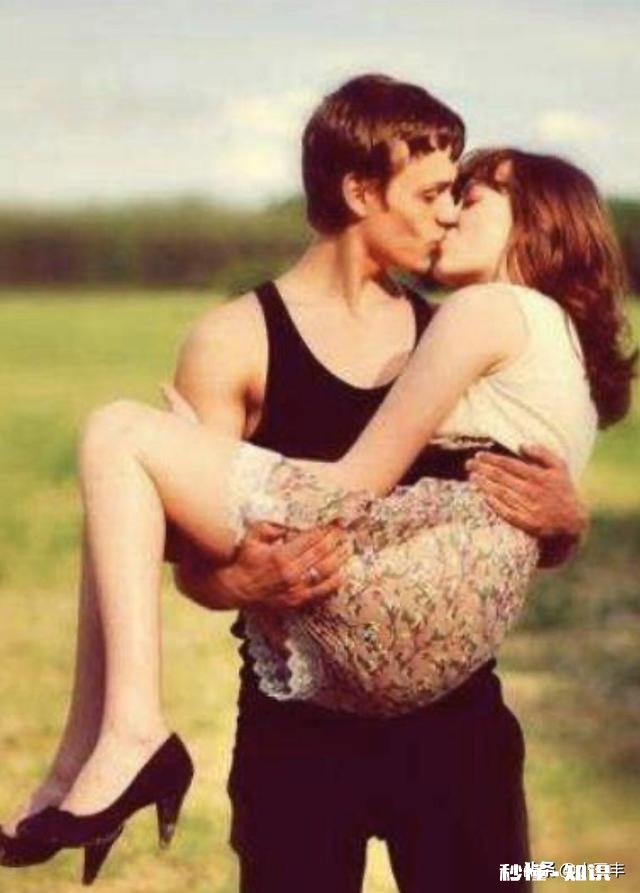 情侣之间最喜欢的小动作有哪些