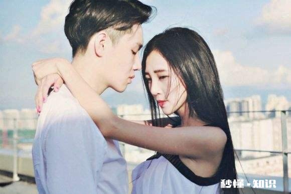 情侣之间最喜欢的小动作有哪些