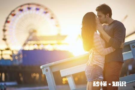 情侣之间最喜欢的小动作有哪些