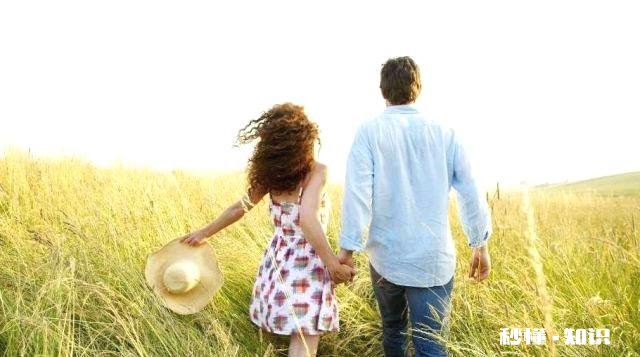 情侣之间最喜欢的小动作有哪些