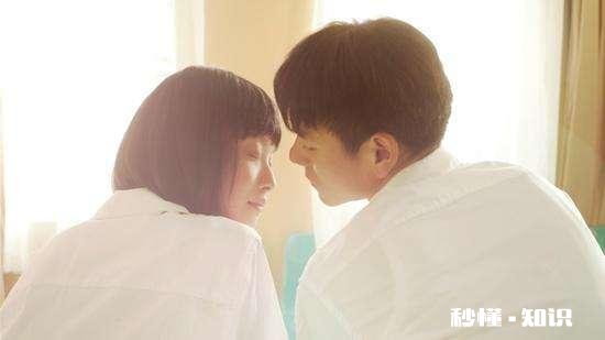 情侣之间最喜欢的小动作有哪些