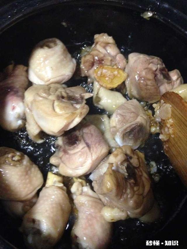 黄焖鸡怎么做肉质才劲道，吃着不噎