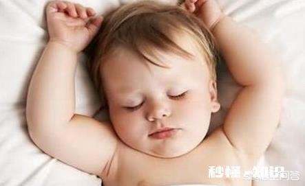 孩子睡觉老是踢被子怎么办