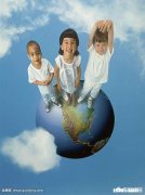 上联，促蜂邀蝶齐舞唱，下联