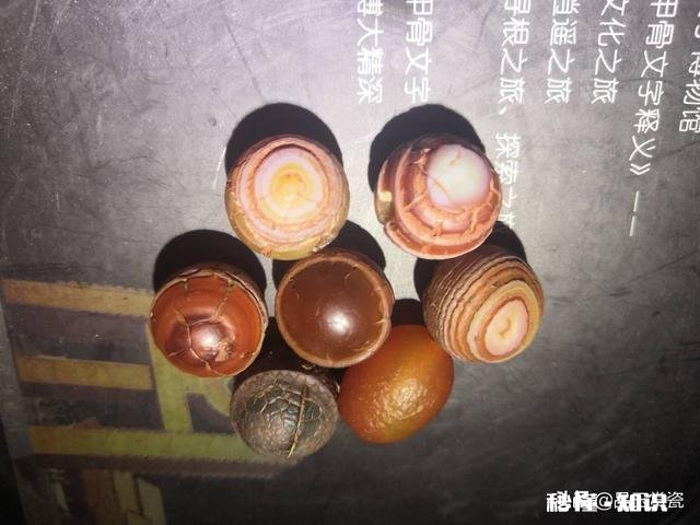 请问这个玉扳指和玛瑙玉佩是不是古物件