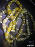 请问这个玉扳指和玛瑙玉佩是不是古物件