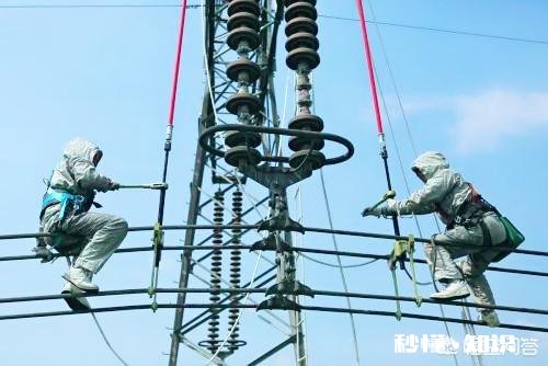 如何看待有的人在小视频里看到在台风“山竹”肆虐下还有外卖小哥在送餐