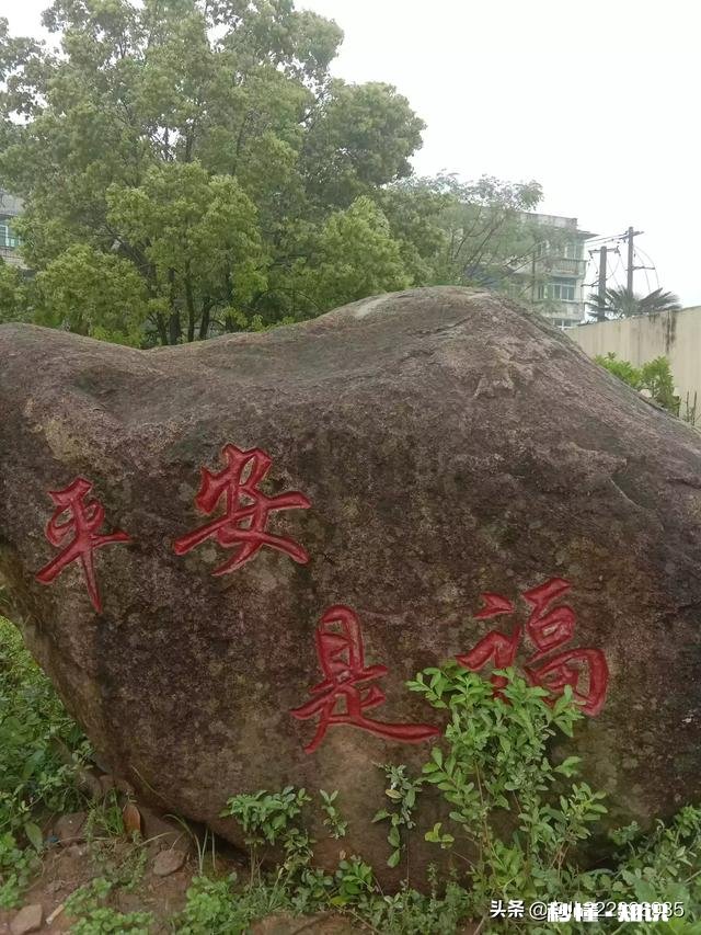 上班马上要迟到了,有个外地老人问路,你会帮助老人而迟到吗