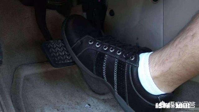 刹车抱死怎么回事啊