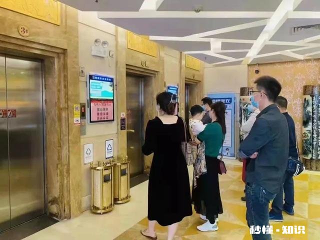 小区单元里的电梯广告机赚米吗