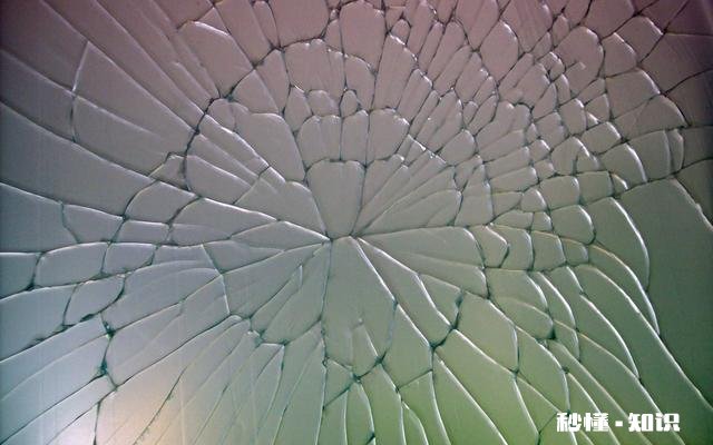 我手机屏幕碎掉了,有没有一些搭配碎片的壁纸呢