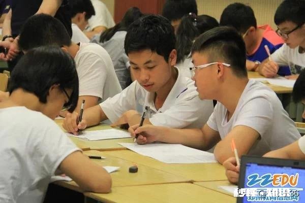 放假了,孩子老是打王者荣耀。我该怎么办