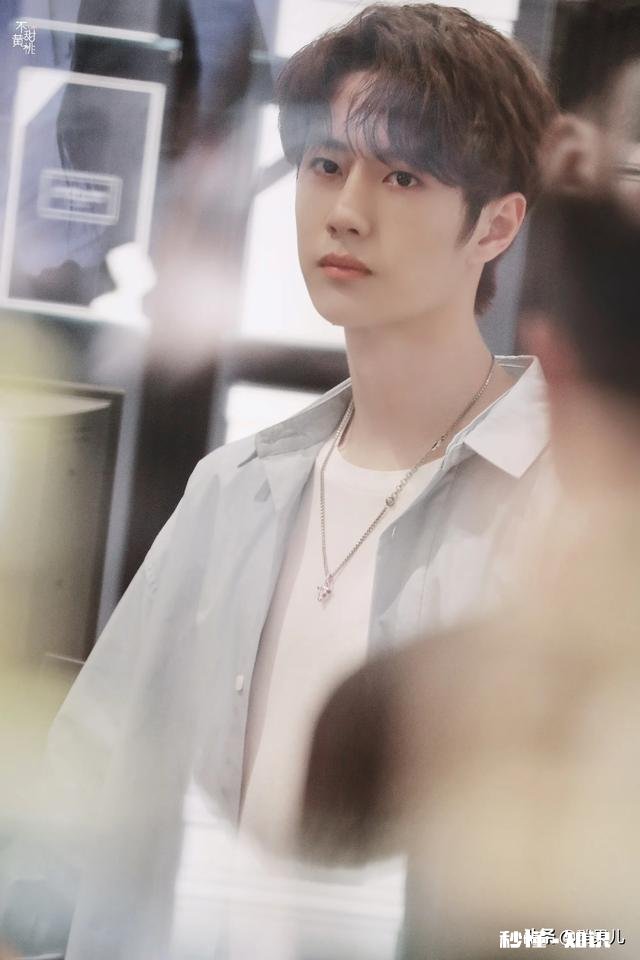 如果王一博与某人真的公开了，会对二位本身发展甚至娱乐圈产生怎样的影响