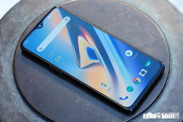 2019年1月想入手价格3000左右的手机，有什么好的推荐