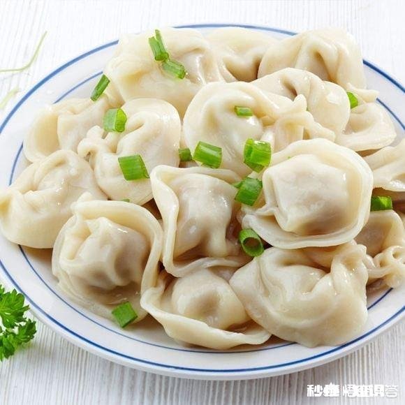 如果你的朋友来拜访你，你选择在家做饭招待还是去饭店