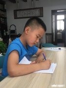 初中一年级，坚持每天写一段两百字的小短文，内容随性，这样好不好