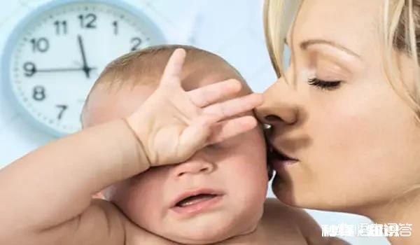 婴儿50天晚上哭闹是猛涨期吗