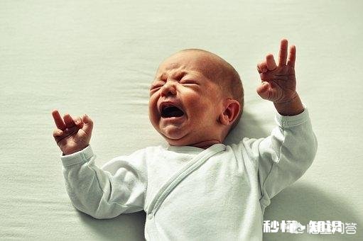 婴儿50天晚上哭闹是猛涨期吗