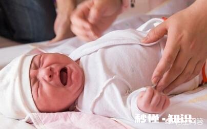 婴儿50天晚上哭闹是猛涨期吗