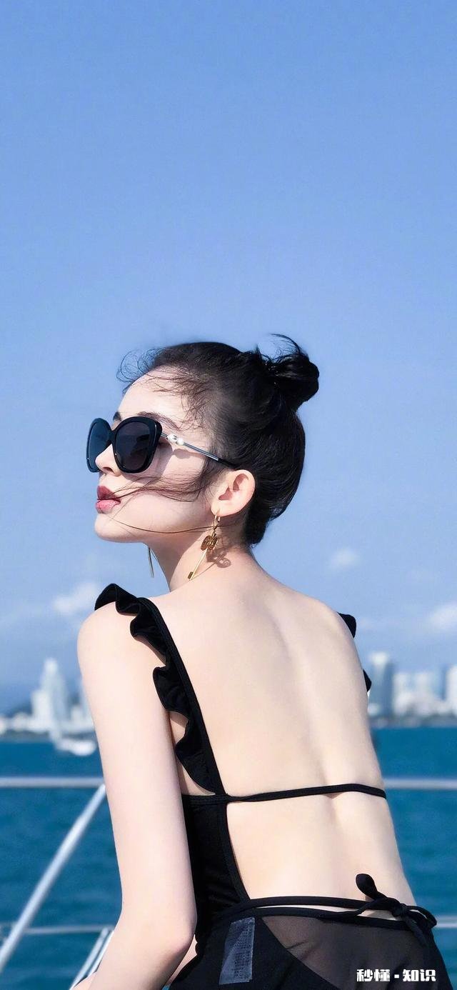 有哪些性感但不低俗的适合做壁纸的图