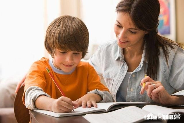 霍思燕说晚一年上学，是给男孩最好的礼物，那么孩子晚读书一年究竟好不好呢