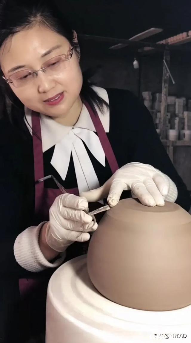 请问各位老师，这是云南哪里产的青花碗有收藏价值吗