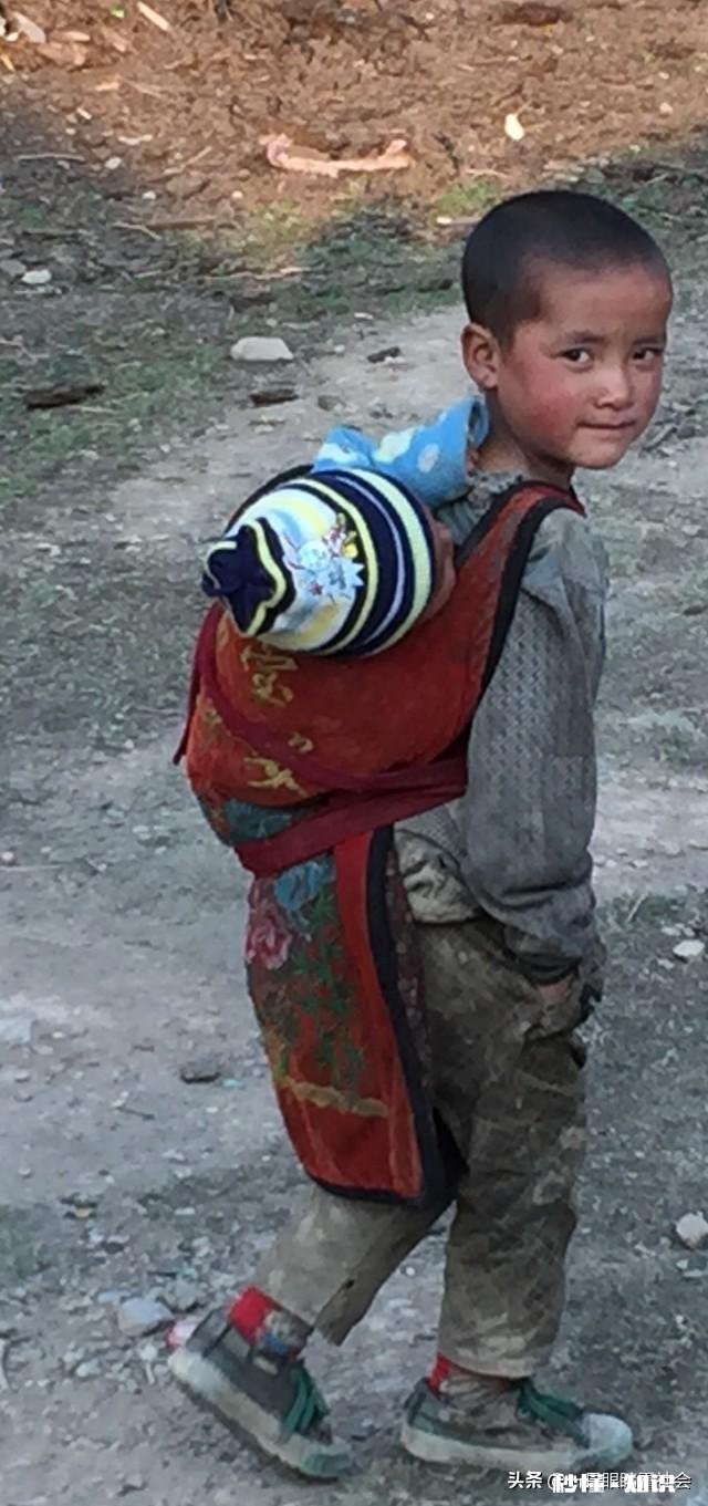 为什么一些农村人明明很穷,却还一直生孩子