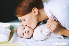 如何看待愿意花一千元给孩子拍照片，而不愿意给孩子买奶粉的人