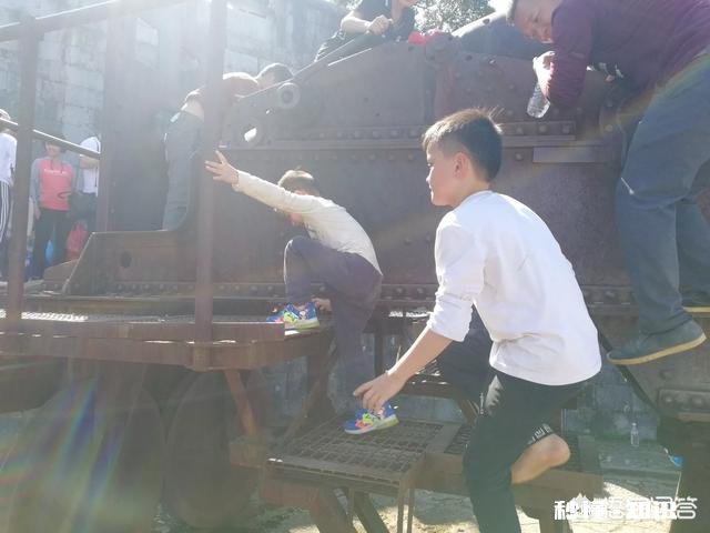 如何看待愿意花一千元给孩子拍照片,而不愿意给孩子买奶粉的人