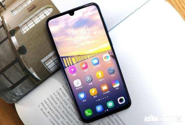 价格在两千元以下，拍照好且玩游戏好的手机有什么推荐