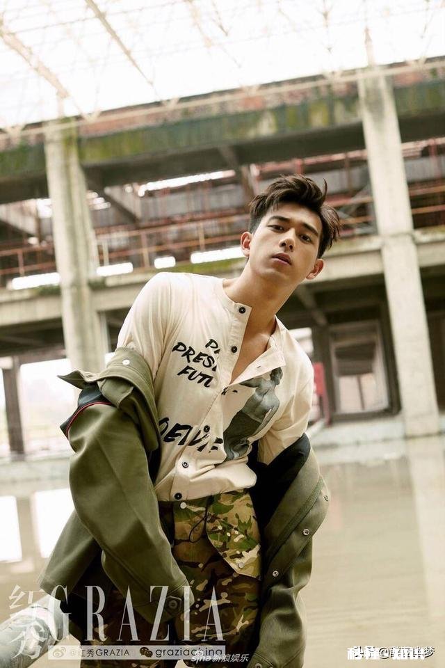 大家觉得明星出道最晚是多少岁之前