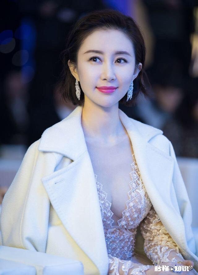 大家觉得明星出道最晚是多少岁之前