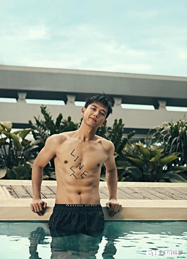 大家觉得明星出道最晚是多少岁之前