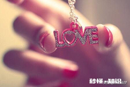 喜欢的女孩子喜欢张艺兴，我该送她什么做生日礼物