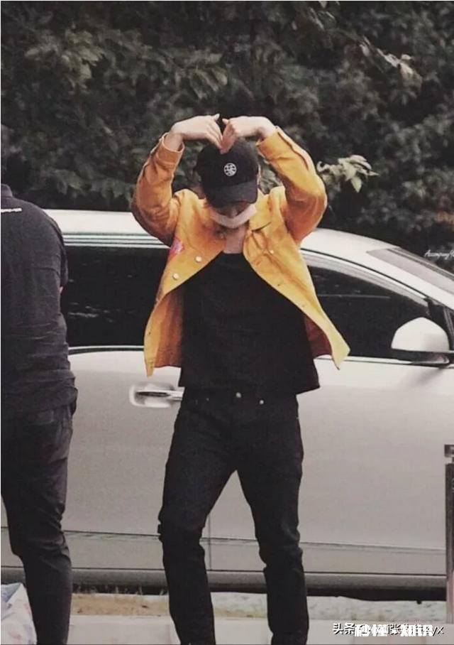 喜欢的女孩子喜欢张艺兴，我该送她什么做生日礼物