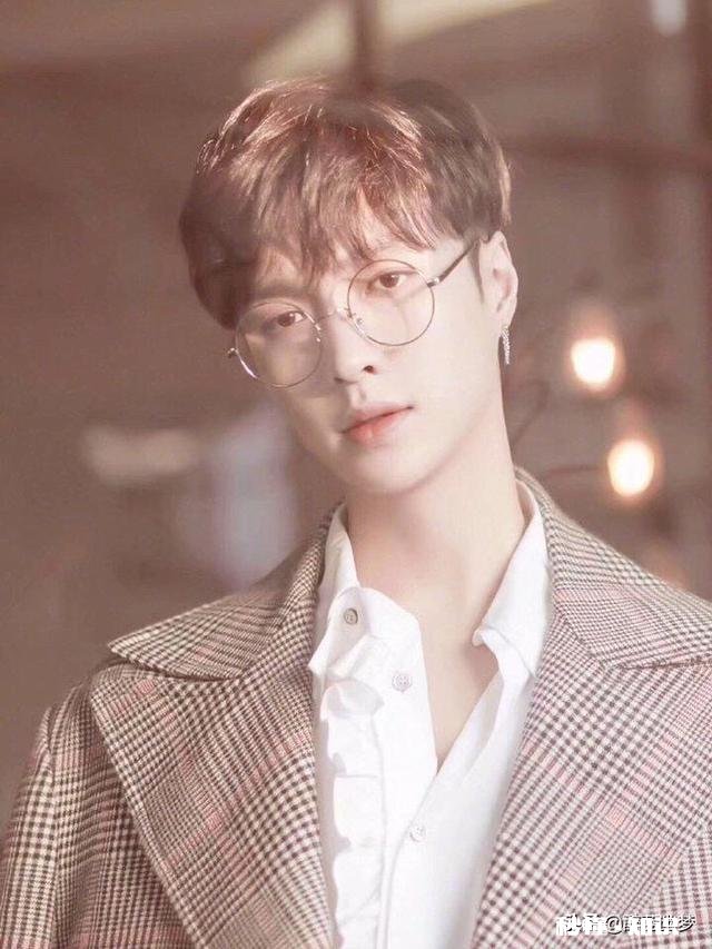 喜欢的女孩子喜欢张艺兴，我该送她什么做生日礼物