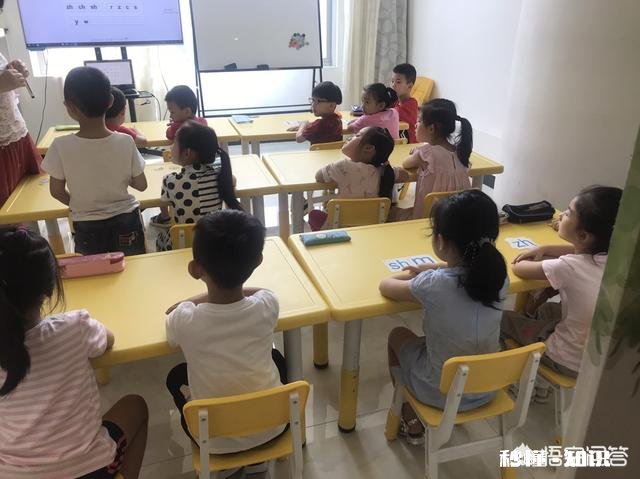 儿子幼儿园的好朋友，搬家不在这个幼儿园了，儿子有些伤心，该怎么安慰他