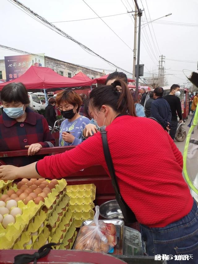 由于疫情农村集市现在还没开放，靠集市摆摊的人该如何生活