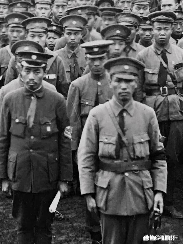 武汉和南京两座长江边上的城市,风格和地方语言有何相同和不同点