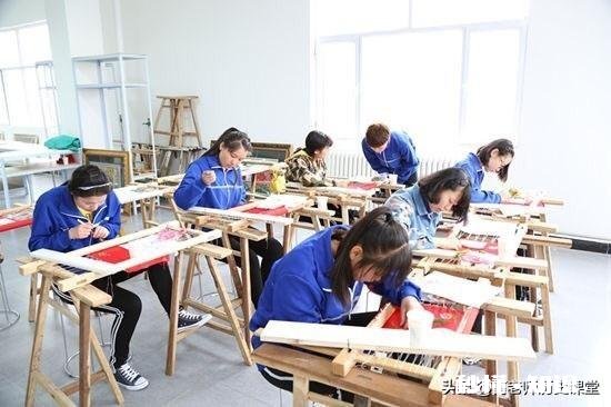 孩子初三了是个学渣，考试三四十分但不是特别捣蛋的那种，读技校好还是私立高中好