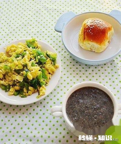 学生想要早餐吃得好有营养，要吃什么
