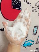 用沐浴露洗澡是不是总有洗不干净的感觉为什么